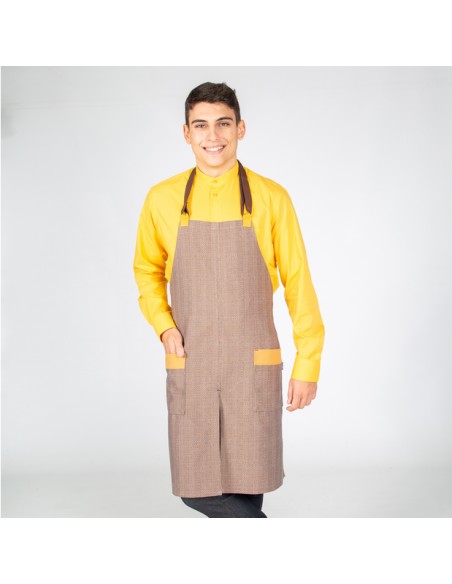 DELANTAL CON PETO CHOCOLATE TIRANTE 2 COLORES 82X72 CM